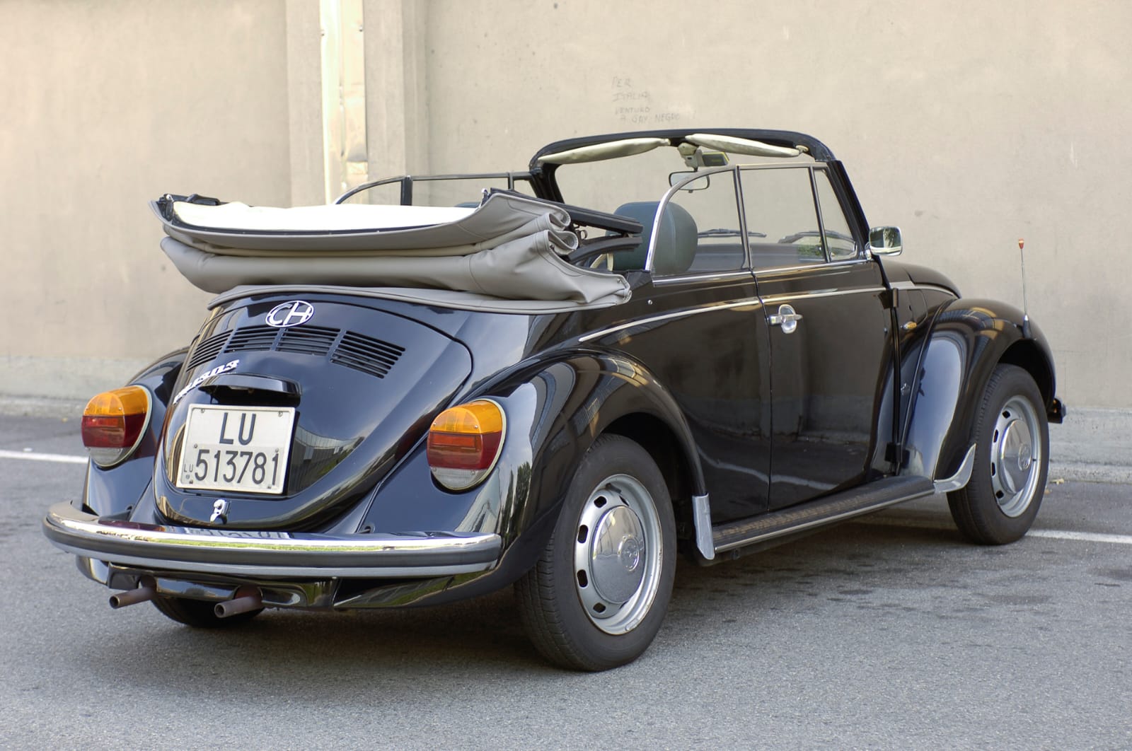 2 VOLKSWAGEN BEETLE CABRIOLET